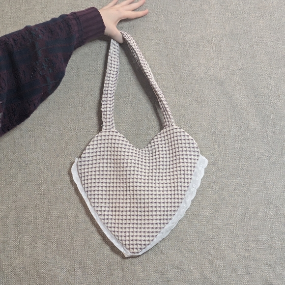 Handmade Heart Shaped Handbag - Picture 3 of 4